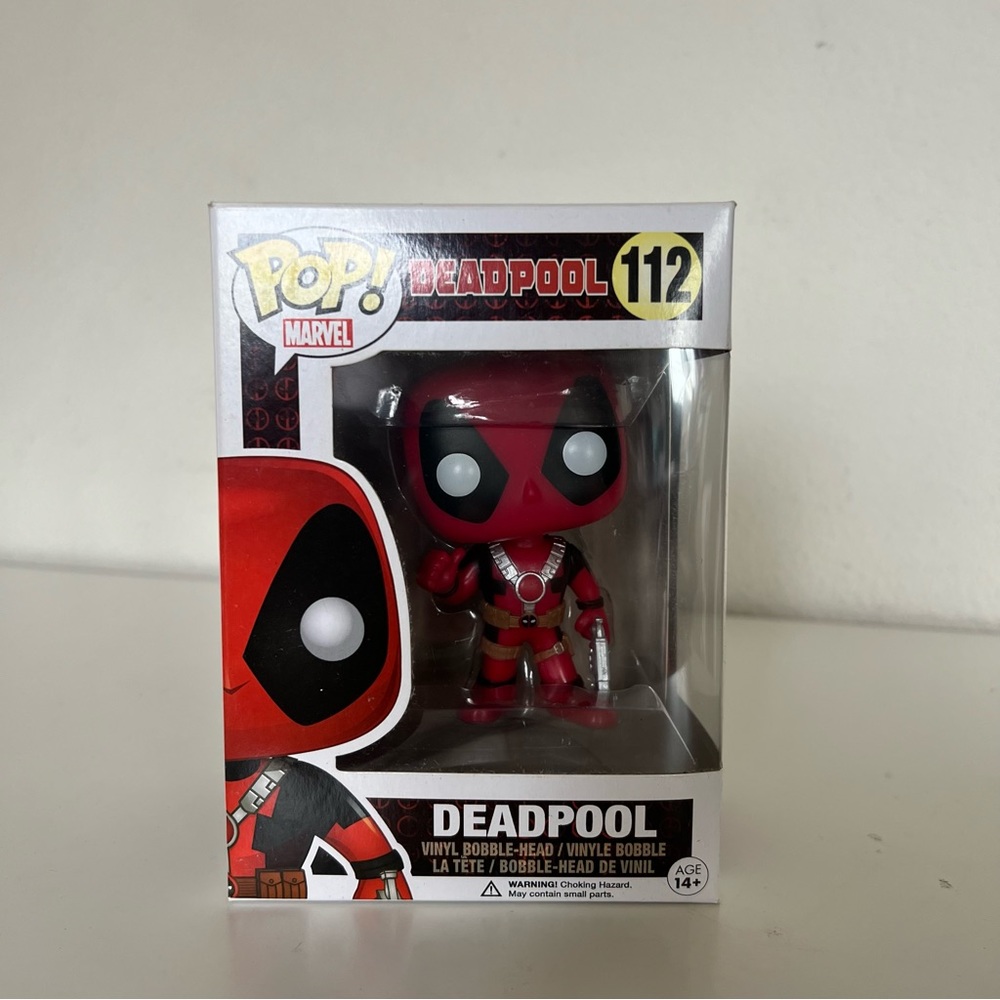 NEW MARVEL DEADPOOL FUNKO POP 112 THUMBS UP BOBBLEHEAD